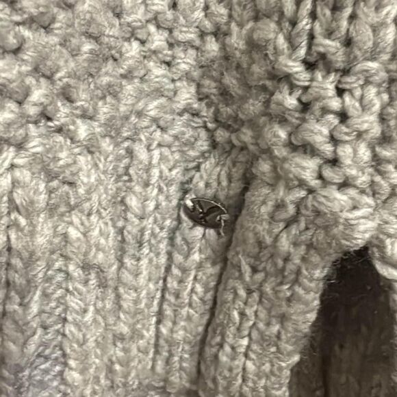 American Eagle Cable Knit Oversized Small Sweater - Picture 2 of 4